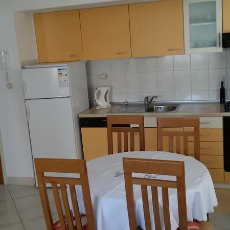 Apartment Mala Bunta Sutivan